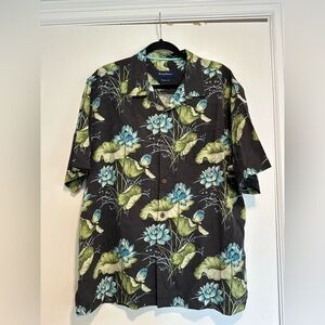 Tommy Bahama Size Large Silk Blend Blue Floral Hawaiian Shirt. Button Down.